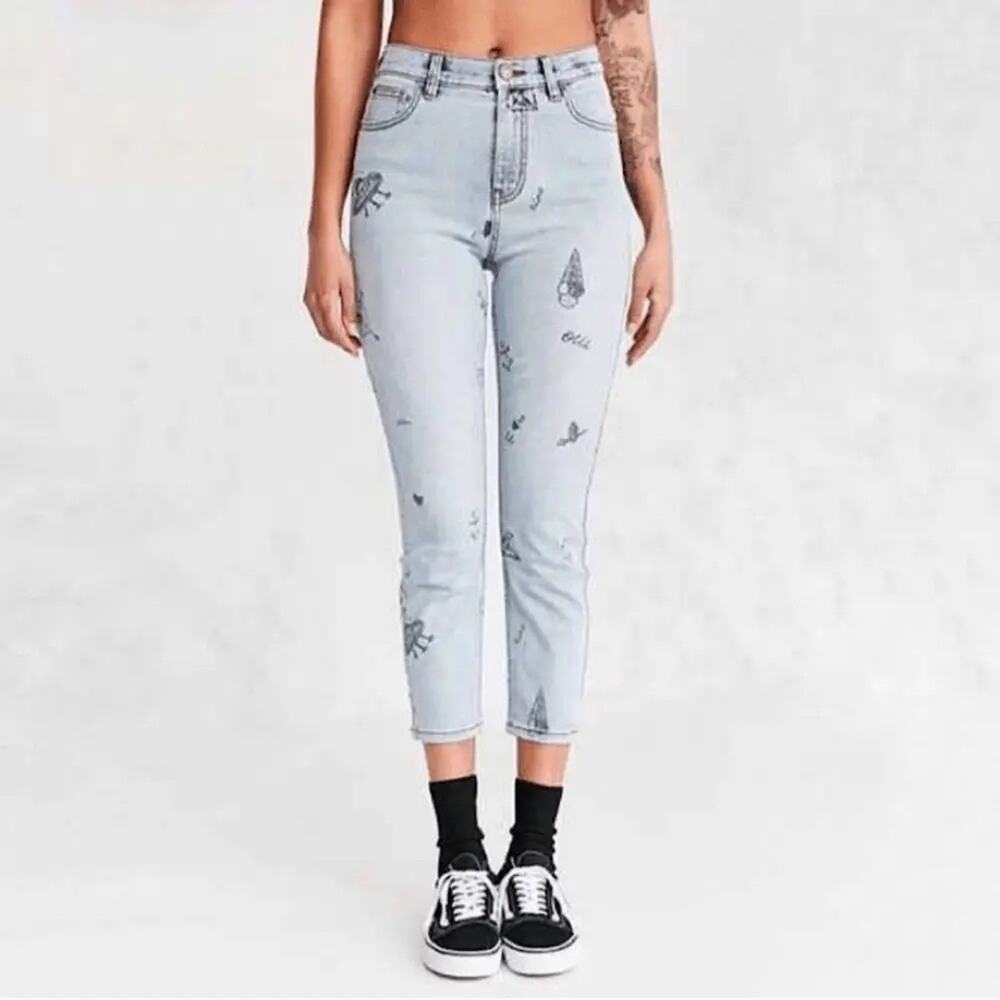 BDG sketch doodle blue light wash high waist girlfriend jeans 27 W
